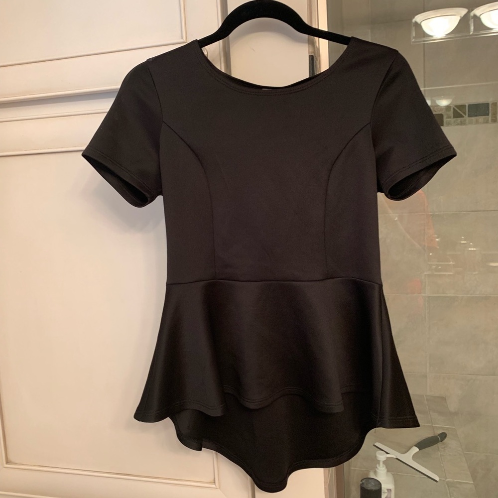Black peblum top